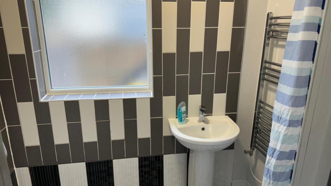 One Bedroom Apartment In Walsall Sleeps 4 Free Wifi By Villazu Bloxwich 외부 사진
