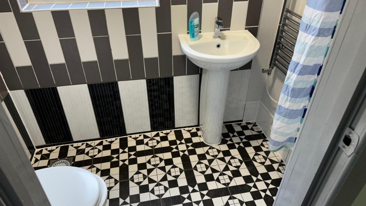 One Bedroom Apartment In Walsall Sleeps 4 Free Wifi By Villazu Bloxwich 외부 사진