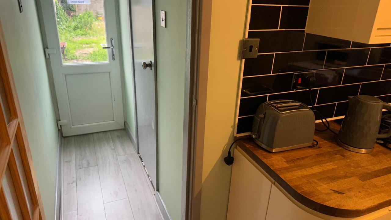 One Bedroom Apartment In Walsall Sleeps 4 Free Wifi By Villazu Bloxwich 외부 사진